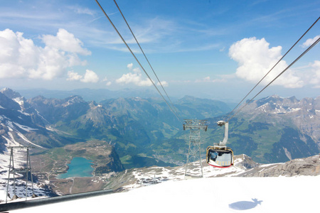 mt. 瑞士Titlis从360度的角度全景了瑞士的热门旅游景点。