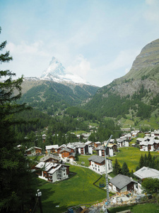 美丽的山脉景观，从瑞士泽马特的物质角形。