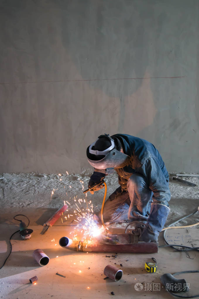人们在焊接钢照片-正版商用图片14o6zf-摄图新视界