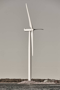 波罗的海的风车。可再生清洁绿色能源..芬兰