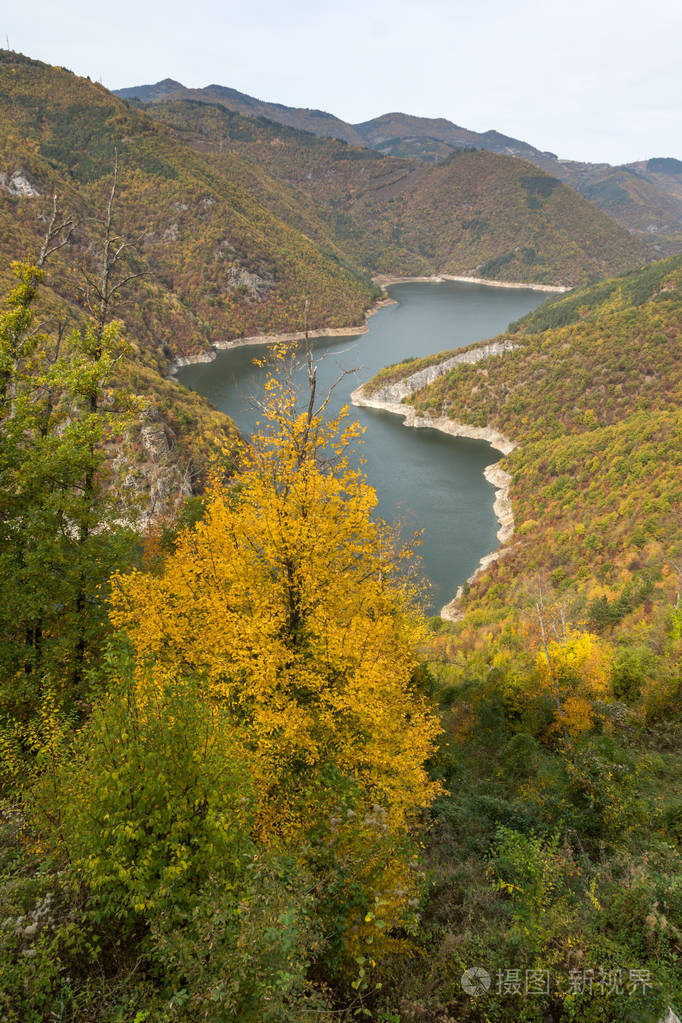 令人惊奇的秋景赞科夫卡马克水库斯穆利安地区保加利亚