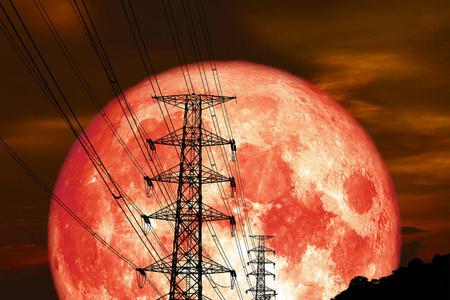 超级血月背影电力电杆和夜间红堆云的天空元素这张图片由美国宇航局提供