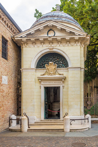意大利拉文纳的但丁墓