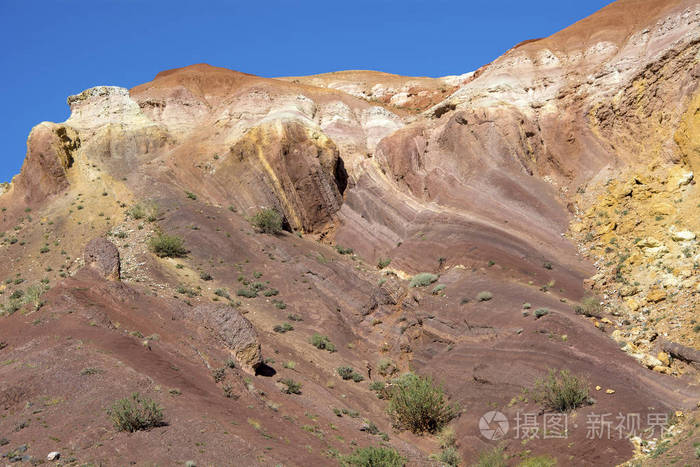 火星地貌的不同色调的粘土山kyzylchin山谷崔大草原阿尔泰共和国
