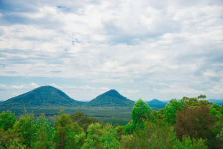 澳大利亚昆士兰布里斯班市附近的玻璃屋山。 澳大利亚是一个位于地球南部的大陆。