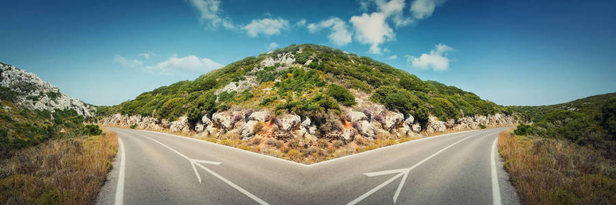 选择困难十字路叉路口道路分两种不同的方式.