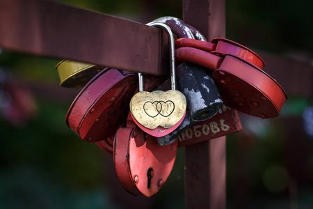 永恒他们的记忆挂锁在永恒的爱的记忆中照片