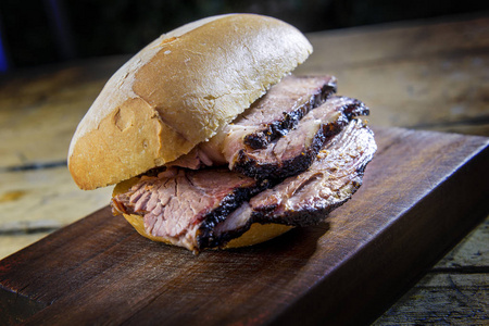 木切板牛腩三明治的细节图片