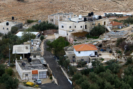 以色列南部犹太沙漠中的房屋和村庄