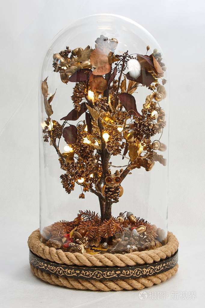 玻璃冲天炉下的魔法树