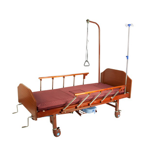 医用棕色金属半自动床车轮与勃艮第床垫隔离在白色