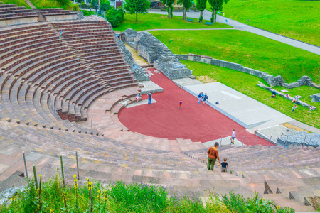 奥古斯塔拉乌里卡罗马剧院，巴塞尔斯维兹兰附近的一个前罗马定居点