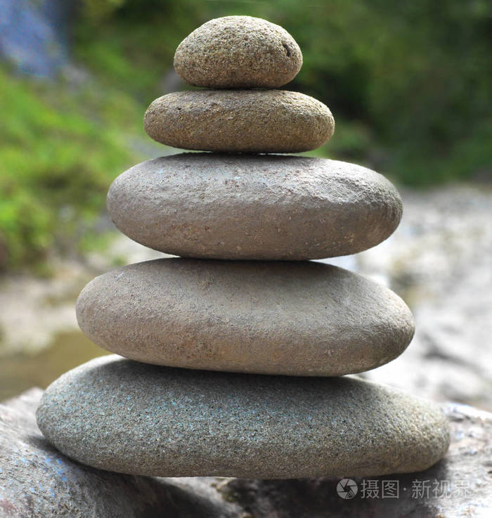 堆放着禅宗的石头,和平和深思熟虑.