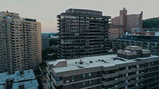 在朦胧的夏日，高空中的空中影像