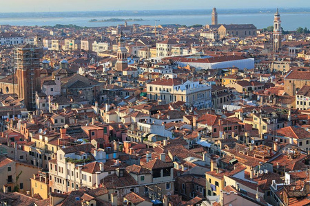 意大利威尼斯美丽的旅游镜头，展示建筑物运河和旧的威尼斯建筑。