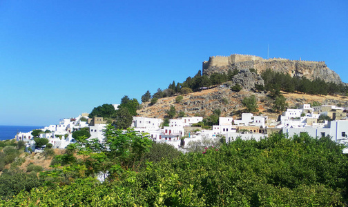 林多斯堡垒的景色。 罗德岛。 希腊。