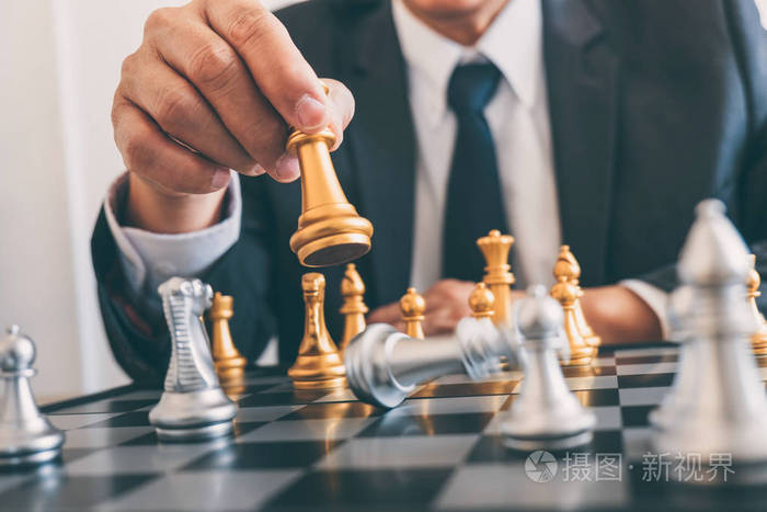 企业家领导下国际象棋和思维策略计划的崩溃,推翻相反的团队和发展分