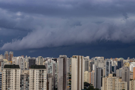 巴西圣保罗市的雨很大