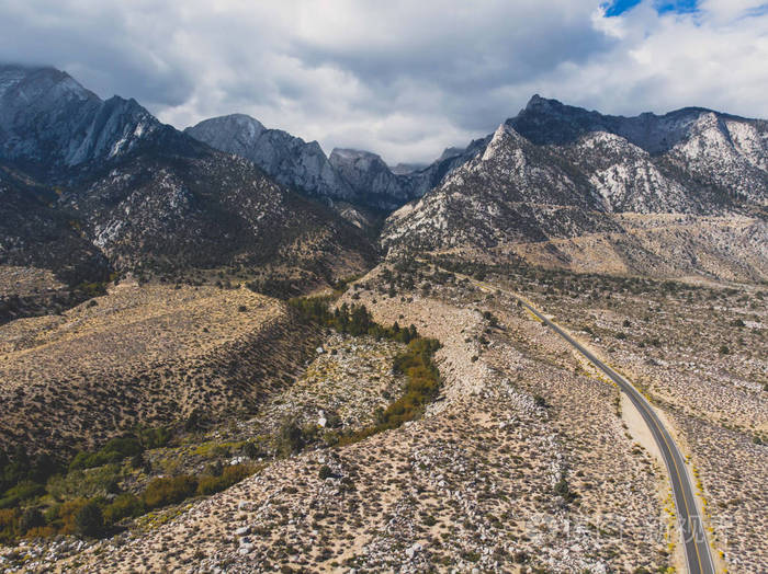 内华达山脉东侧的孤松峰景观,范围是美国纽约州的孤松镇,约翰缪尔荒野
