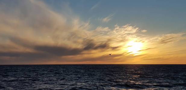 海天浪漫天气太阳图片