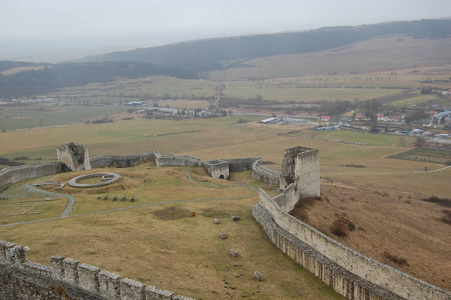 斯洛伐克灰色老石历史尖塔城堡鸟瞰图