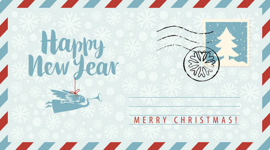 以圣诞节和新年为主题的矢量信封，附有邮票和邮戳。 书法铭文新年快乐与天使串在雪花的背景上。