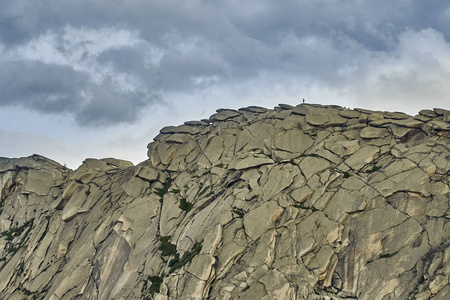 巨大的岩石和巨石的奇异形状，月球景观美丽的景观石岩山周围的锡比尼湖RU锡宾斯基耶奥佐拉，内尔奥斯克曼市，东哈萨克斯坦