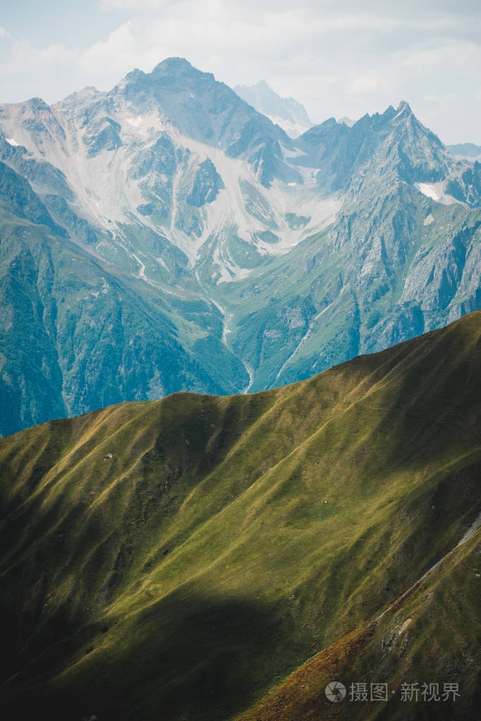 有尖峰的格鲁吉亚山脉