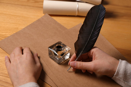 羽毛笔写字图片