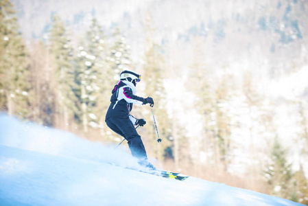 乌克兰喀尔巴阡山脉青年滑雪2016年12月。