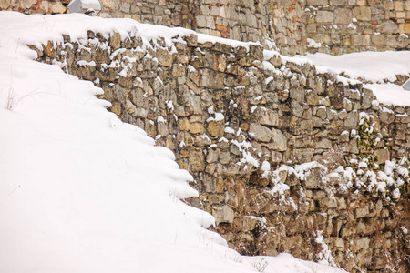 雪下的古老堡垒，浅田深