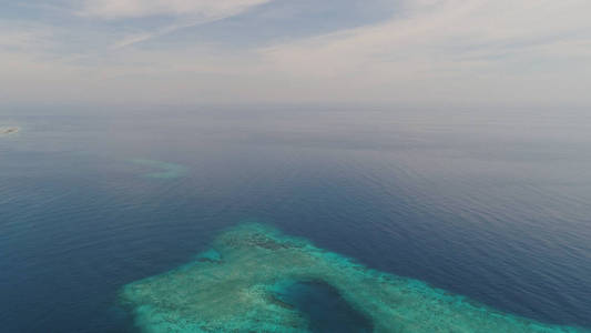 海景珊瑚礁在海上