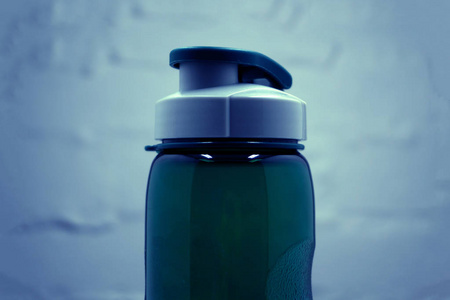 塑料瓶，装满水的容器