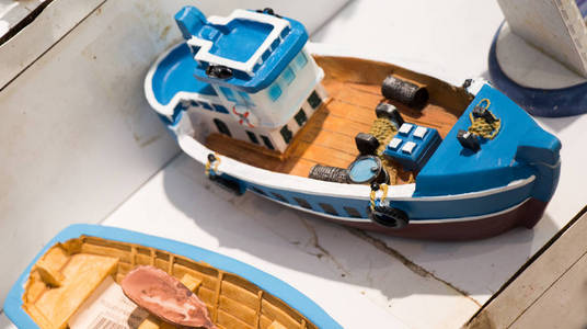 小尺寸彩色模型帆船