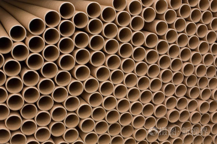 很多纸芯或纸管. 棕色纸卷.