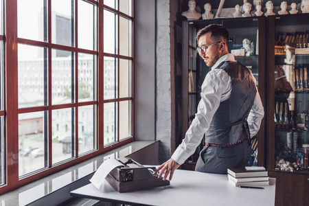 编剧图片-编剧素材-编剧插画-摄图新视界