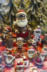 圣诞老人形状的巧克力为新的一年