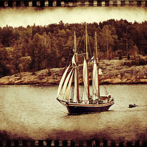 在赫尔辛基波罗的海航行。 芬兰。 老式电影风格的照片