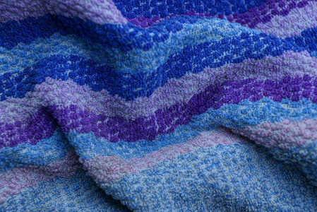 蓝色紫丁香织物的质地，从一个覆盖片段
