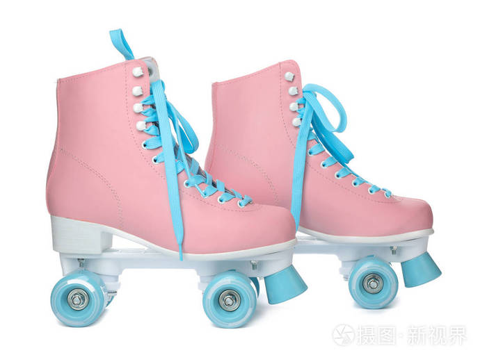白色背景上的一对明亮时尚的溜冰鞋