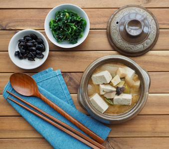 韩国菜豆浆炖米斯汤