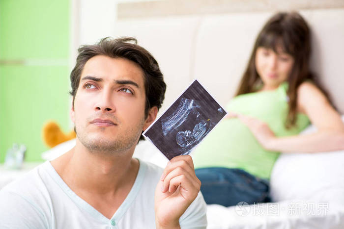 年轻家庭发现怀孕情况
