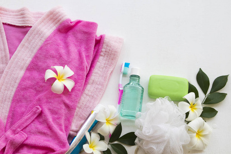 牙刷 保健腔漱口水 保健用凉皂 皮肤和特里布 浴衣 背景白色浴衣相似素材图片 摄图新视界