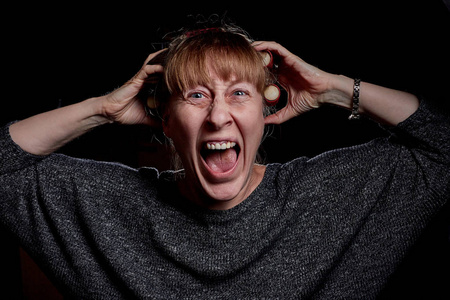 愤怒,怨恨,痛苦.在黑暗的钥匙里拍照照片