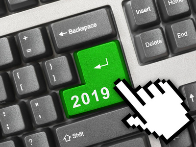 具有2019年键假日概念的电脑键盘
