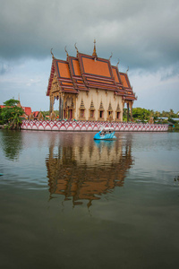 在泰国苏拉特比里的KohSamui的WatPlaiLaem寺