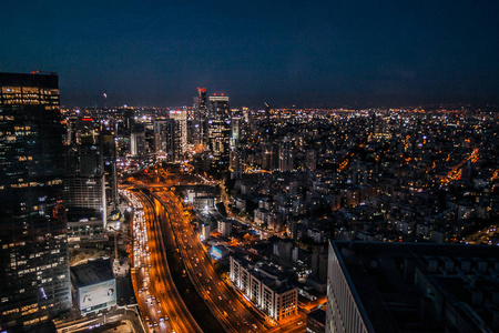 令人叹为观止的夜景，美丽的照明