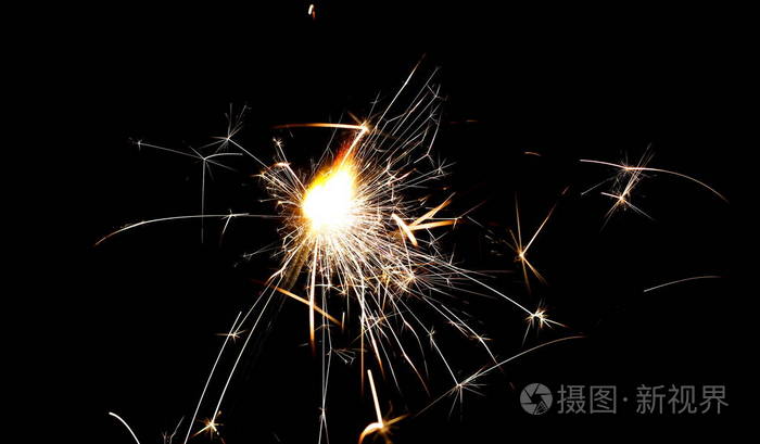 点燃火花隔离黑色背景与剪裁路径