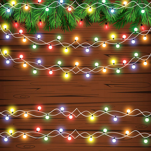 矢量假日木材纹理背景与冷杉枝和圣诞灯圣诞节和新年设计木制背景与圣诞灯花环。矢量图