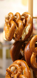 布雷泽尔是典型的面包从南蒂罗尔和南蒂罗尔出售在面包店